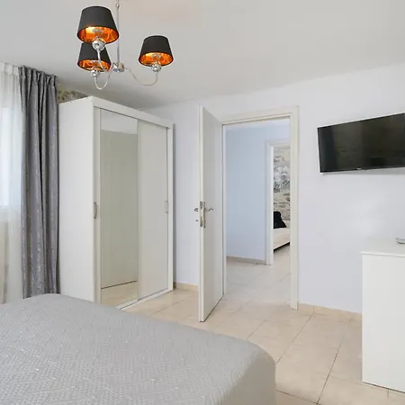 Chrissi Seastar Villa *